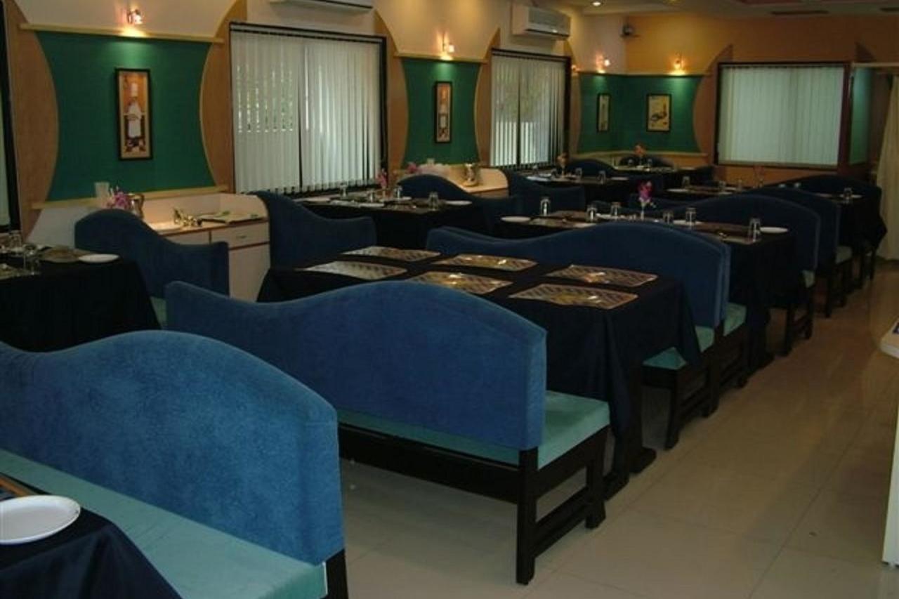 Dwaraka Residency Hotel Kakinada Exterior photo
